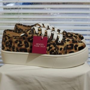 so compelling women's platform sneakers